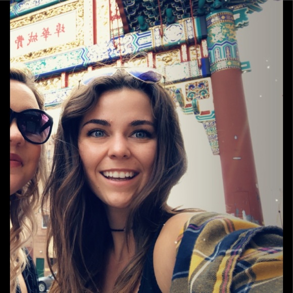 Meet your Posher, Tiffany - Picture 1 of 1